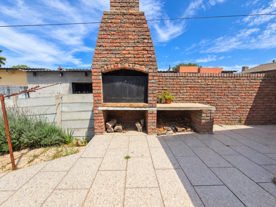 4 Bedroom Property for Sale in Hopefield Western Cape
